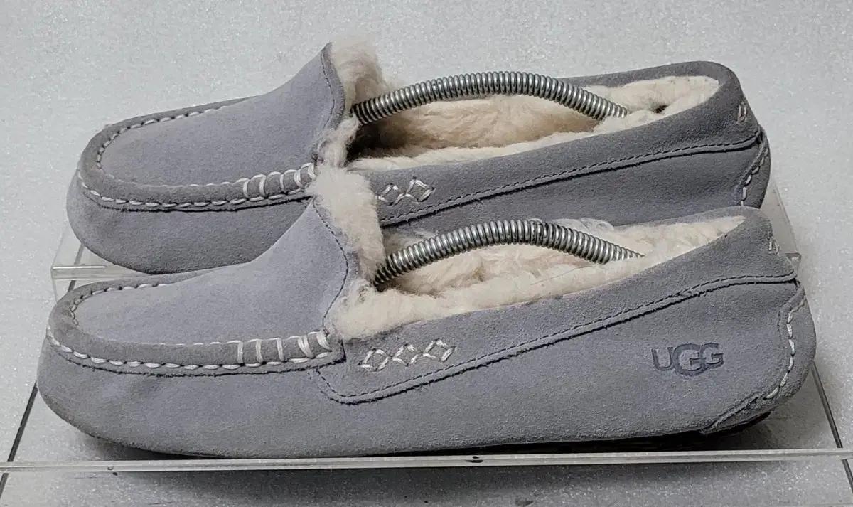어그 UGG 방한화 양털가죽신발 로퍼 여성용 245~250