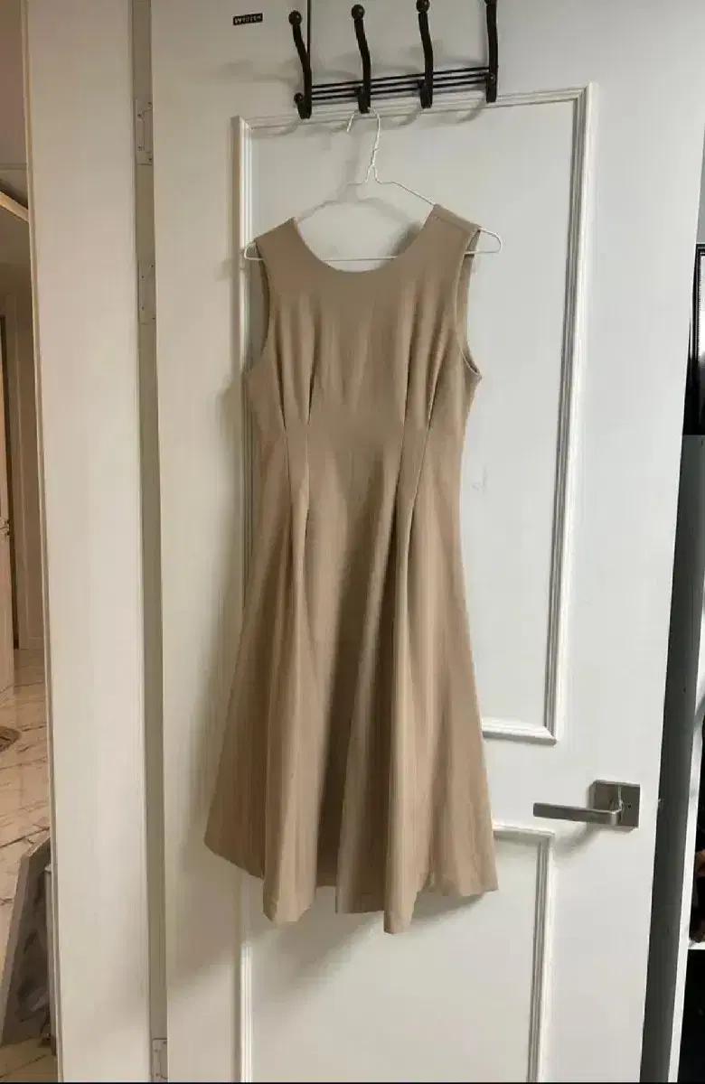 [수입의류]라운드핀턱베이지원피스