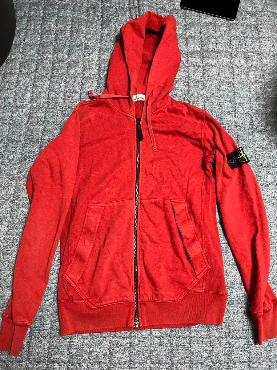 스톤아일랜드 레드 후드 집업 M