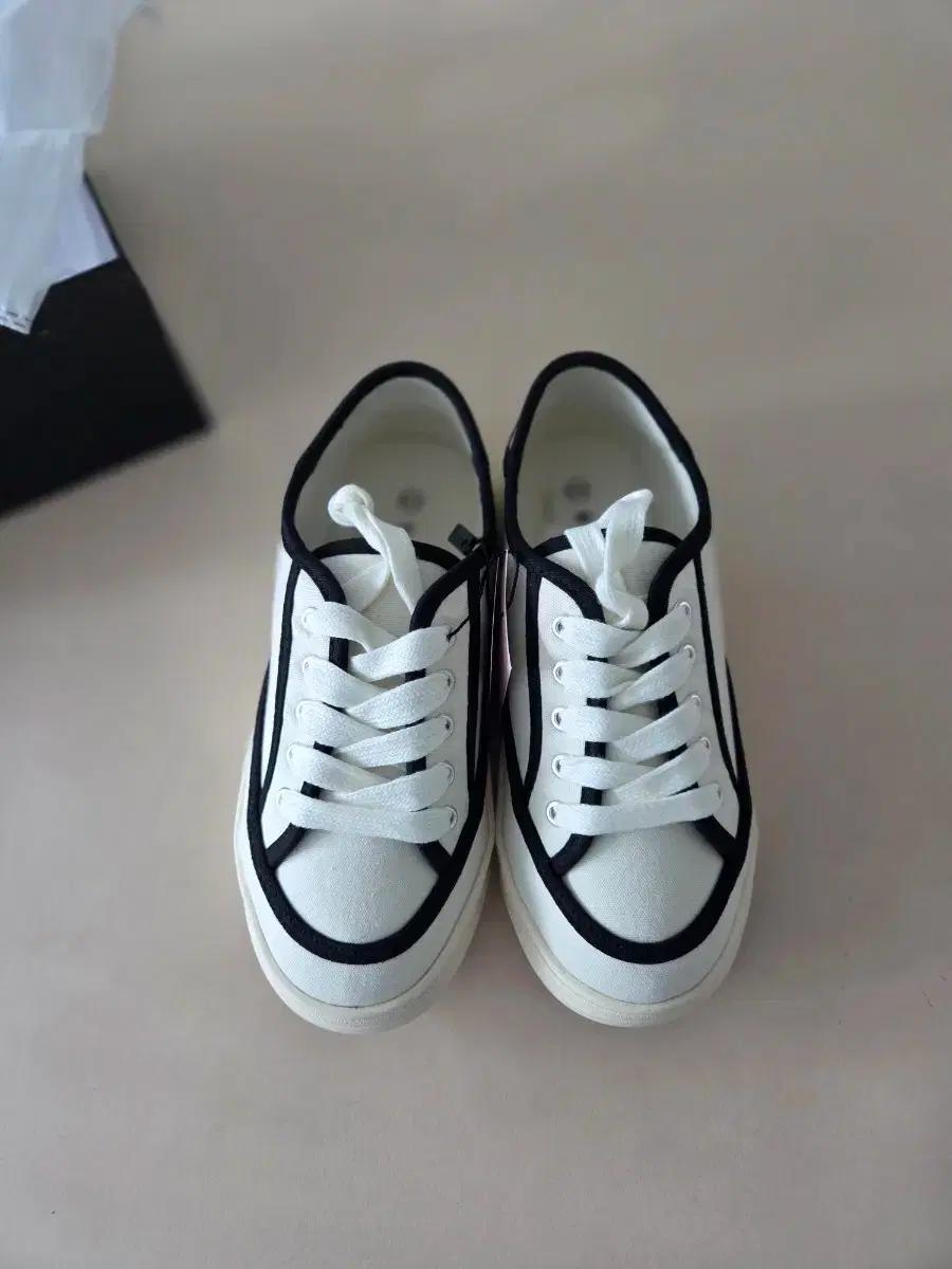 (새상품)로아앤제인 스니커즈 210