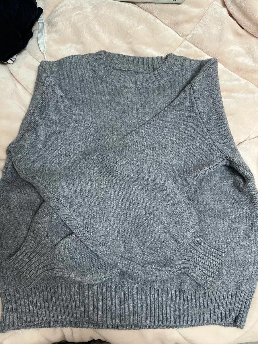 그레이 소매벌룬니트