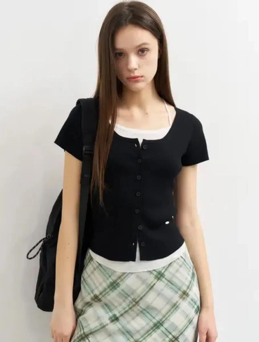 제너럴아이디어 버튼 레이어드 하프 풀오버 블랙