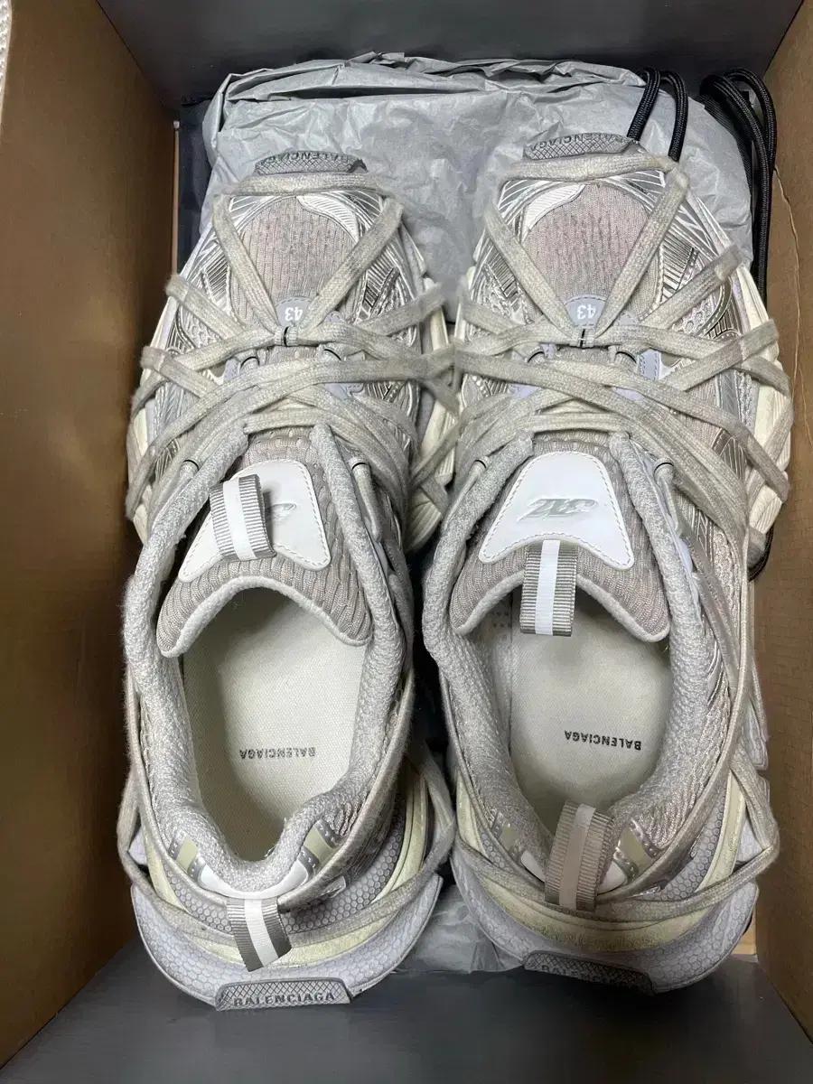 발렌시아가 3XL 익스트림 레이스 스니커즈 에그쉘 43