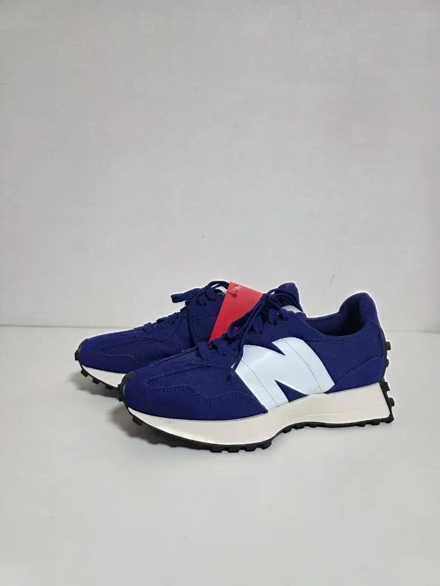 정품뉴발란스 327 택 있는 새상품  (235사이즈)