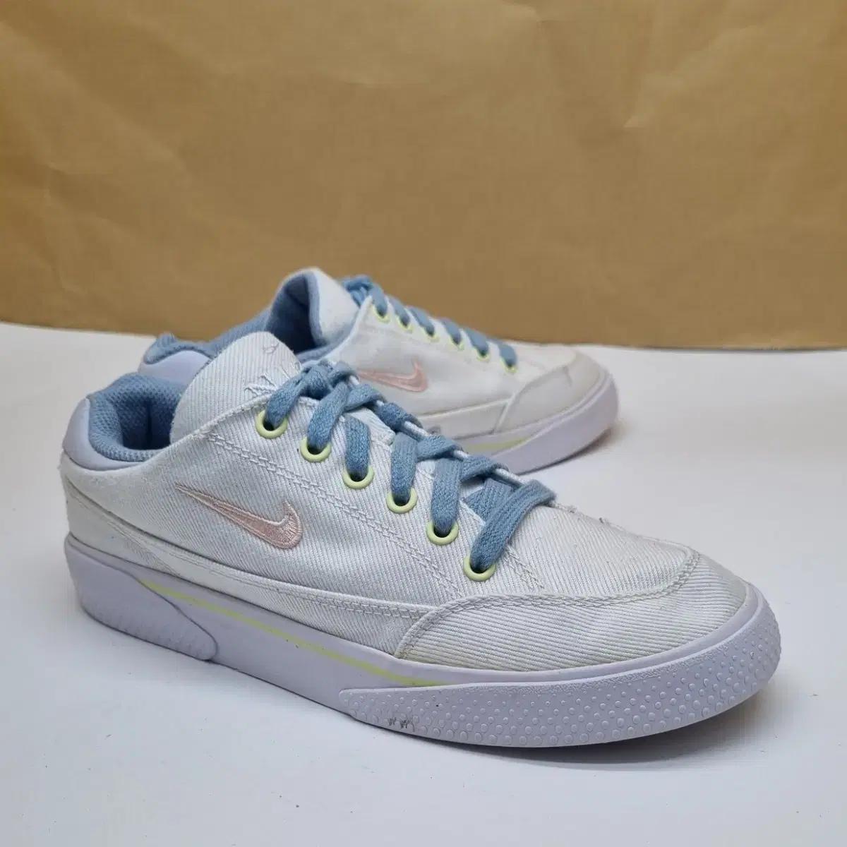 나이키 레트로GTS 여성스니커즈235