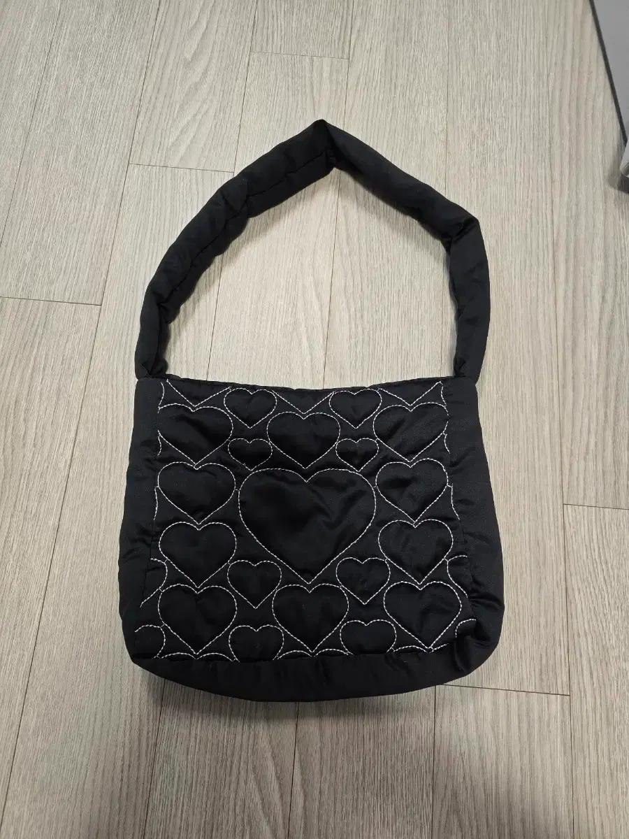 헤라 하트 누빔 가방