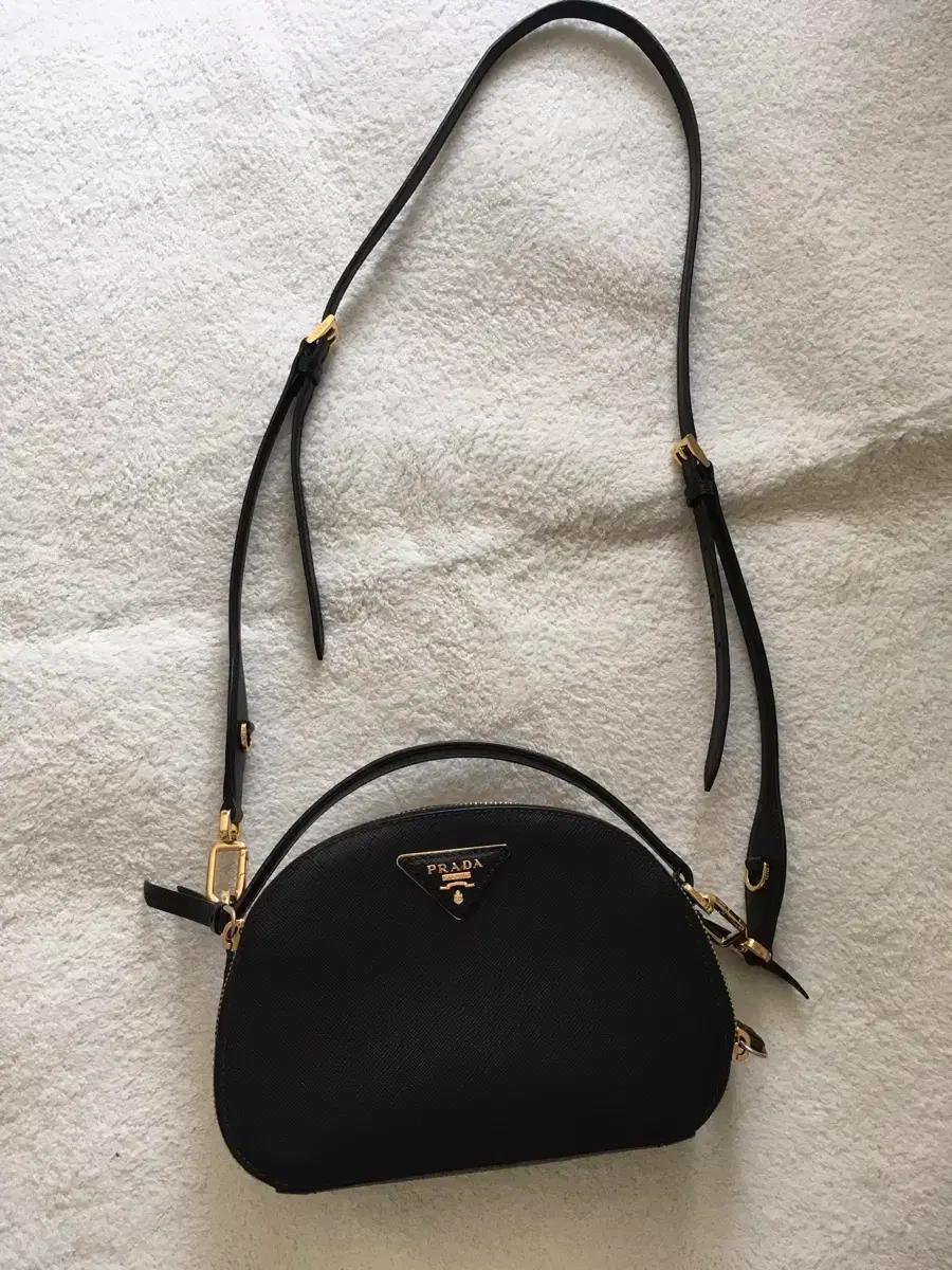 프라다 크로스백 블랙 사피아노