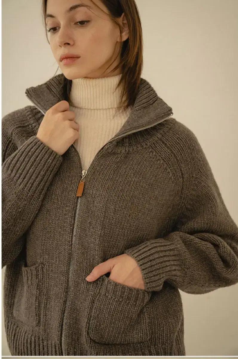 시야쥬 집업니트 다크브라운