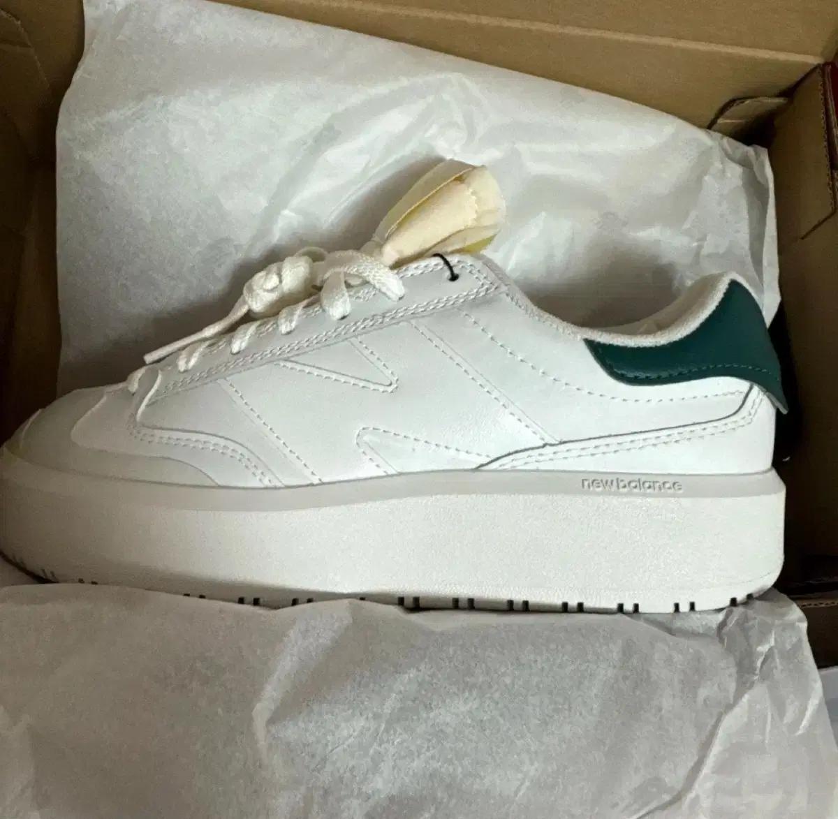 뉴발란스 여성 스니커즈 새상품