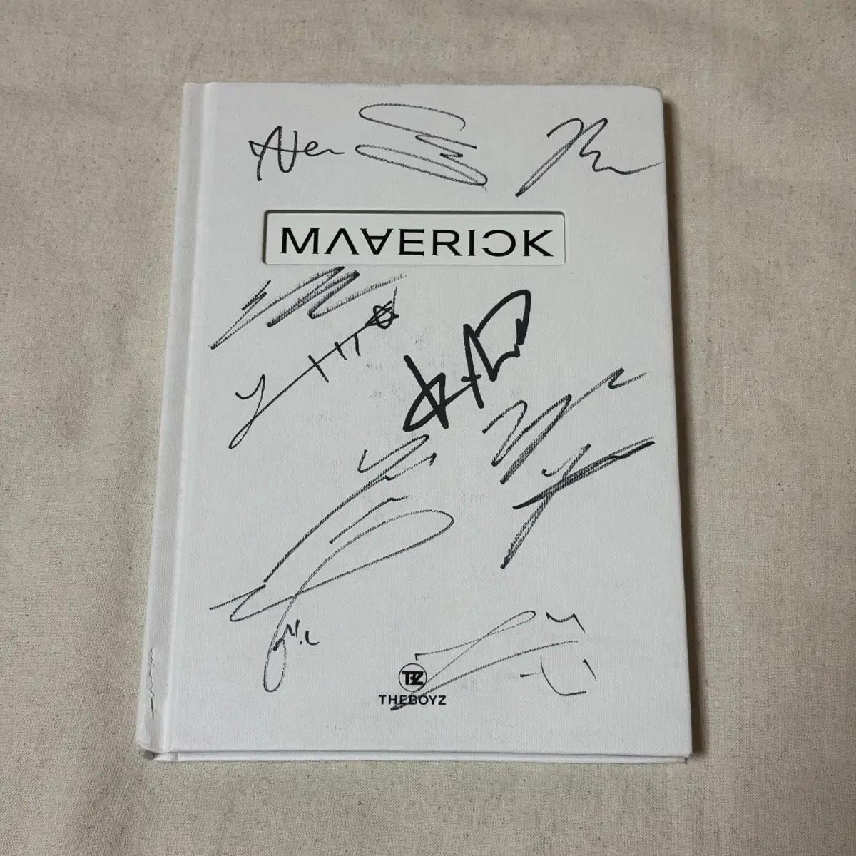 더보이즈(THE BOYZ) [MAVERICK] 전원 친필 싸인 비매
