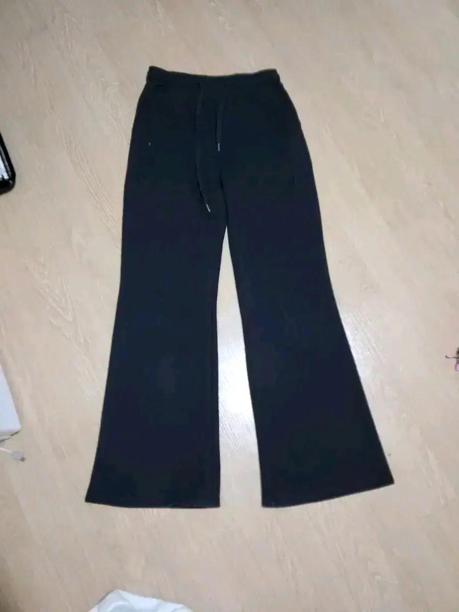 검정색 여성 부츠컷 트레이닝 바지 55사이즈