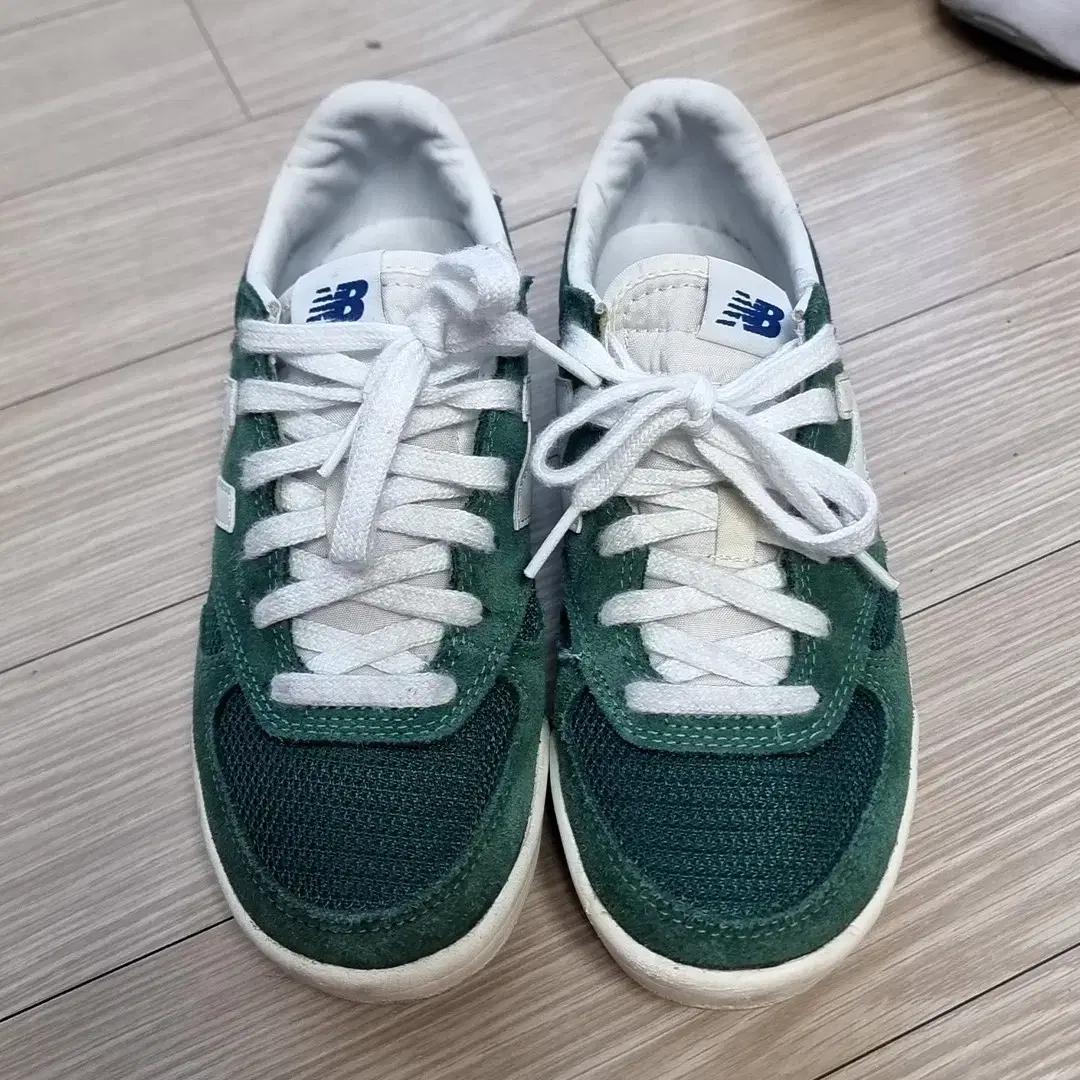 뉴발란스 그린 스웨이드 스니커즈(220)