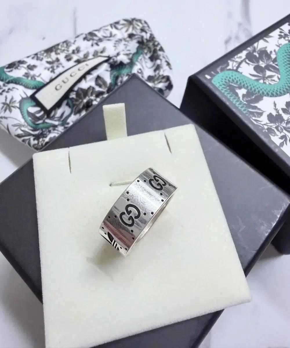 구찌 아디다스 실버링