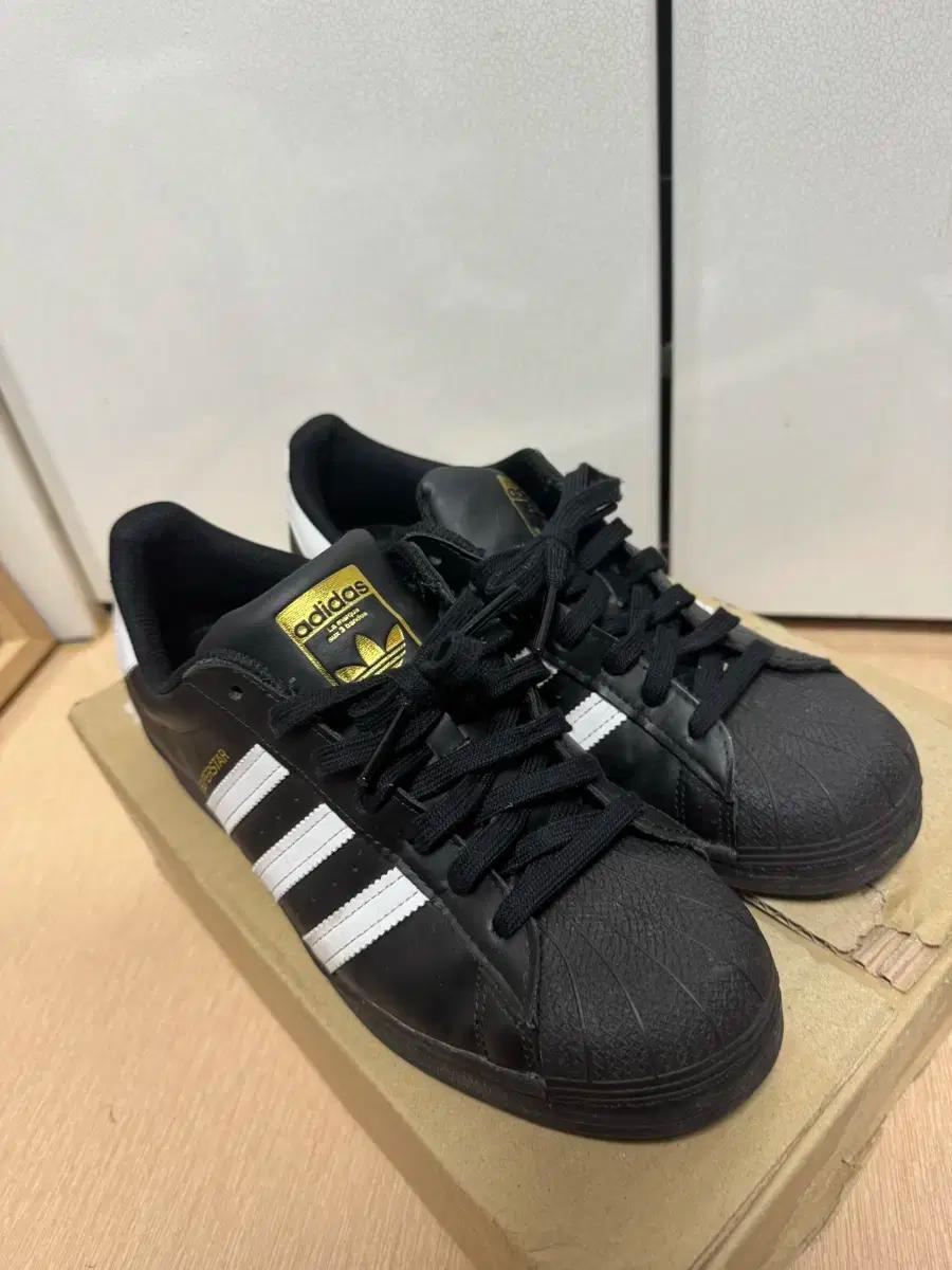 아디다스 슈퍼스타 블랙 운동화 270