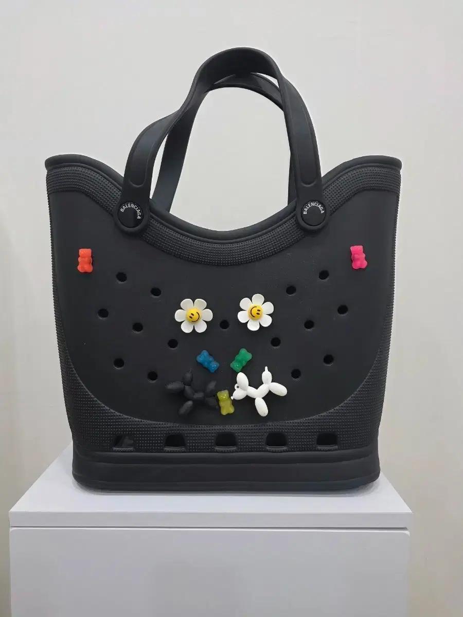 발렌시아가 크록스 토트백 블랙