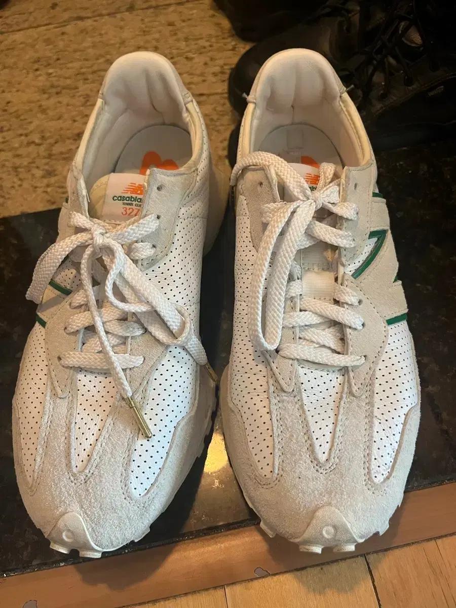 뉴발란스 카사블랑카 327 275