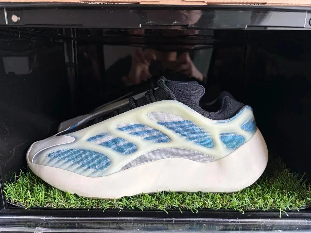Adidas Yeezy 700 V3 Kyanite