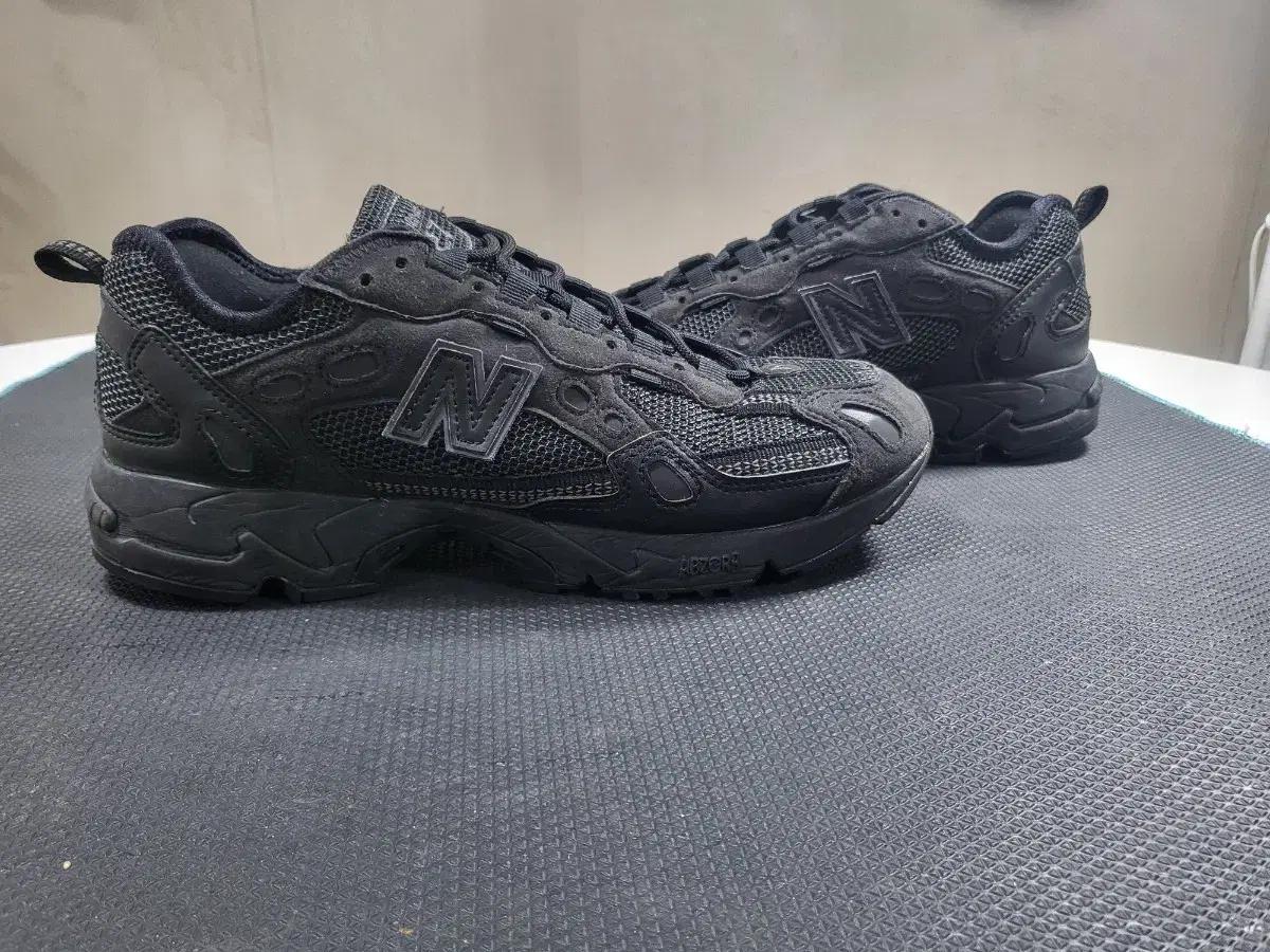 뉴발란스 827 클래식 초경량러닝화   265mm