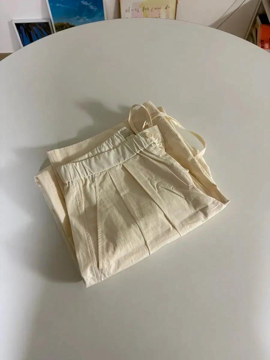 아모멘토 팬츠