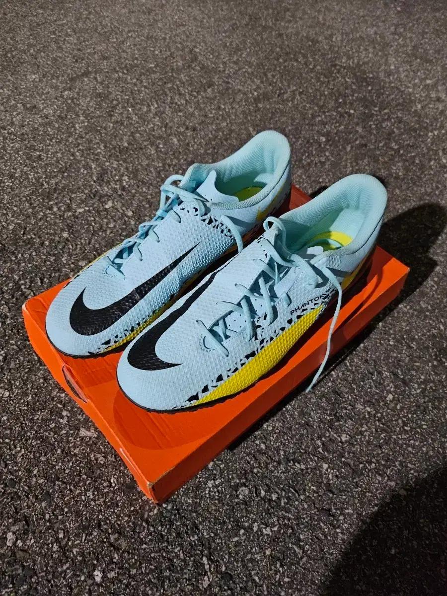 나이키 팬텀 GT2 풋살화