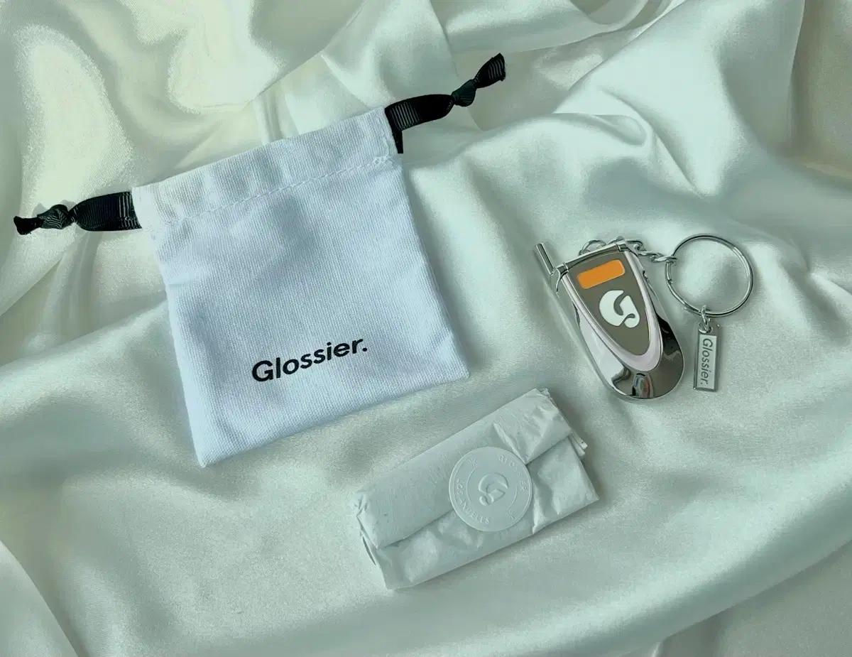 새상품)glossier 글로시에 LA 키링 (핸드폰 모양 Y2K 키링)