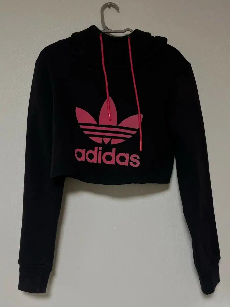 아디다스 블랙 크롭 컷팅 후드티