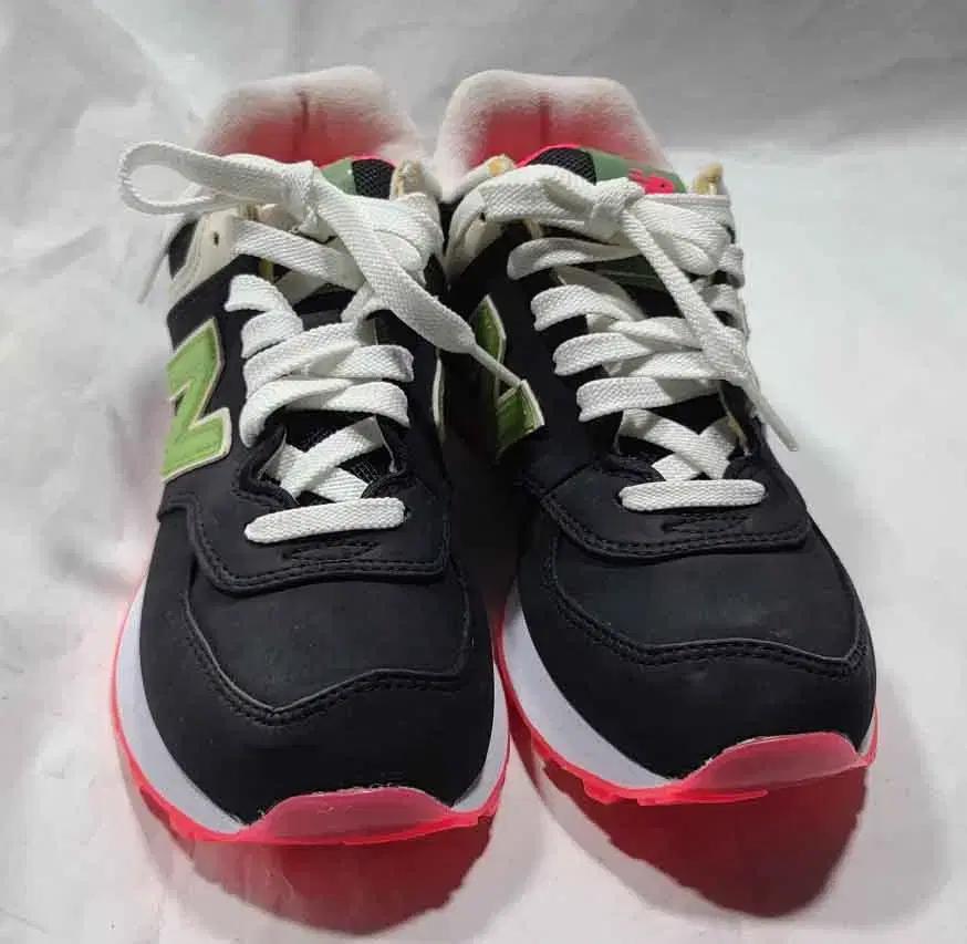 뉴발란스 574운동화 225사이즈