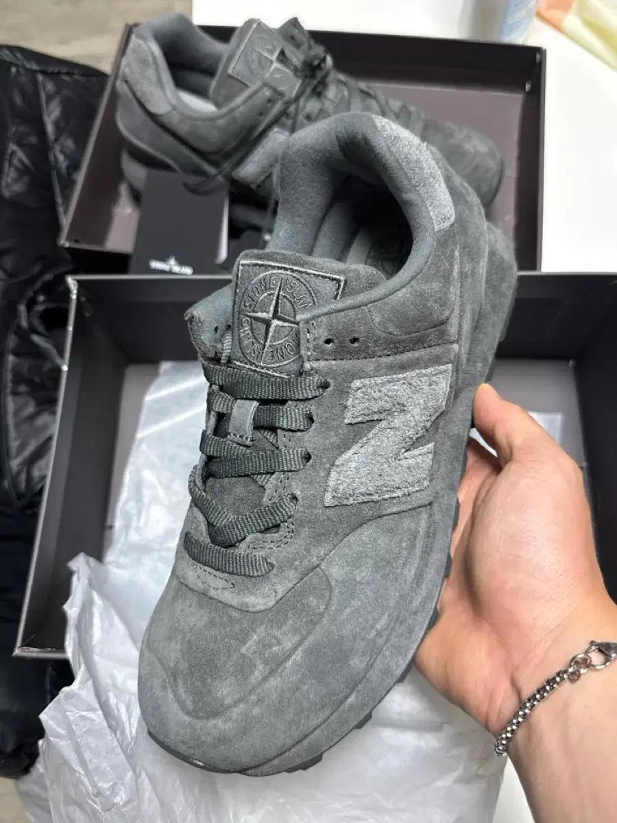 뉴발란스 스톤아일랜드 574 다크그레이 260사이즈