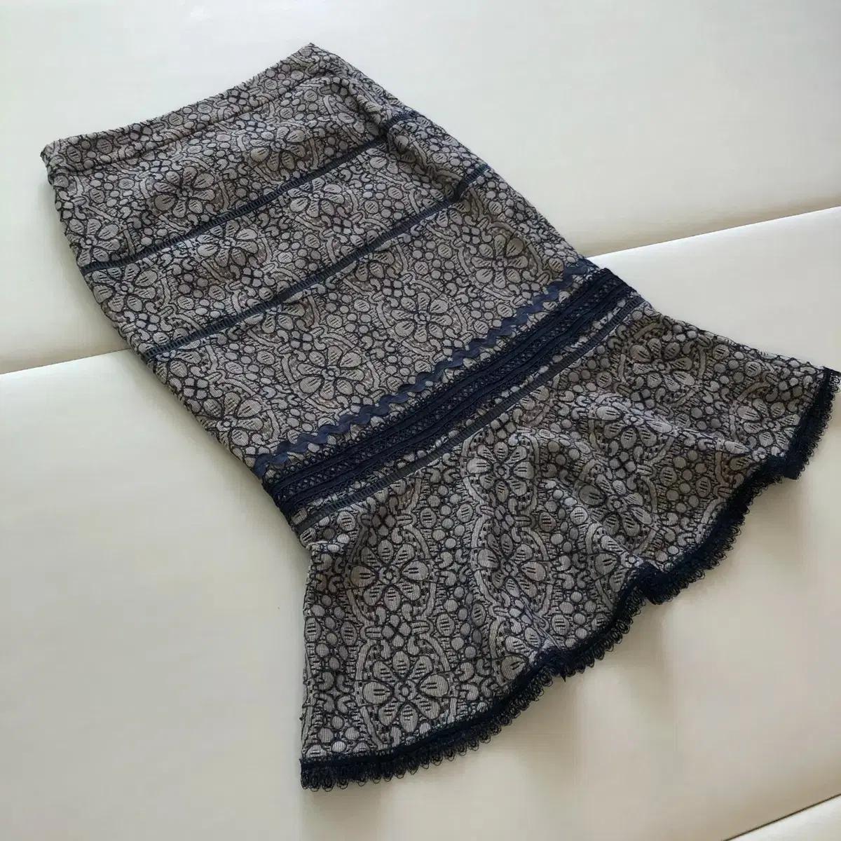 잇미샤 고풍 레이스 머메이드 스커트 인어라인 치마 결혼식 하객룩 출근룩