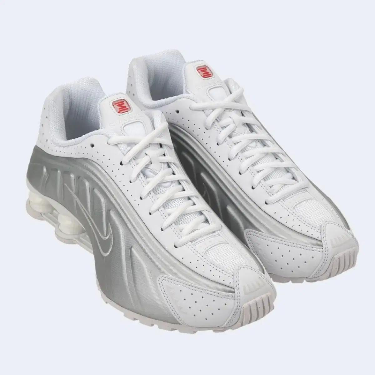 나이키 샥스 R4 화이트 메탈릭 실버