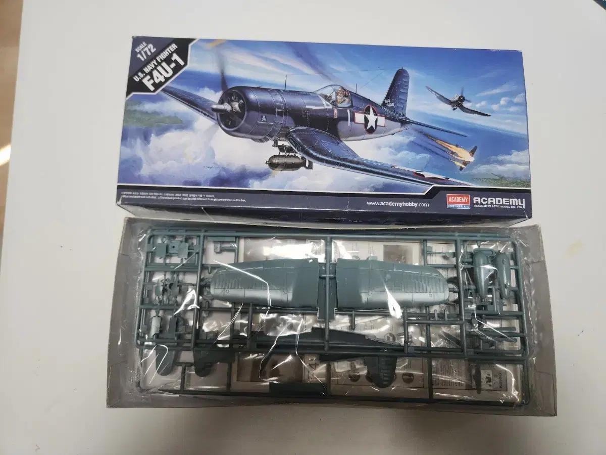 아카데미 1/72 2차대전 미해군 F4U-1 콜세어 전투기 프라모델