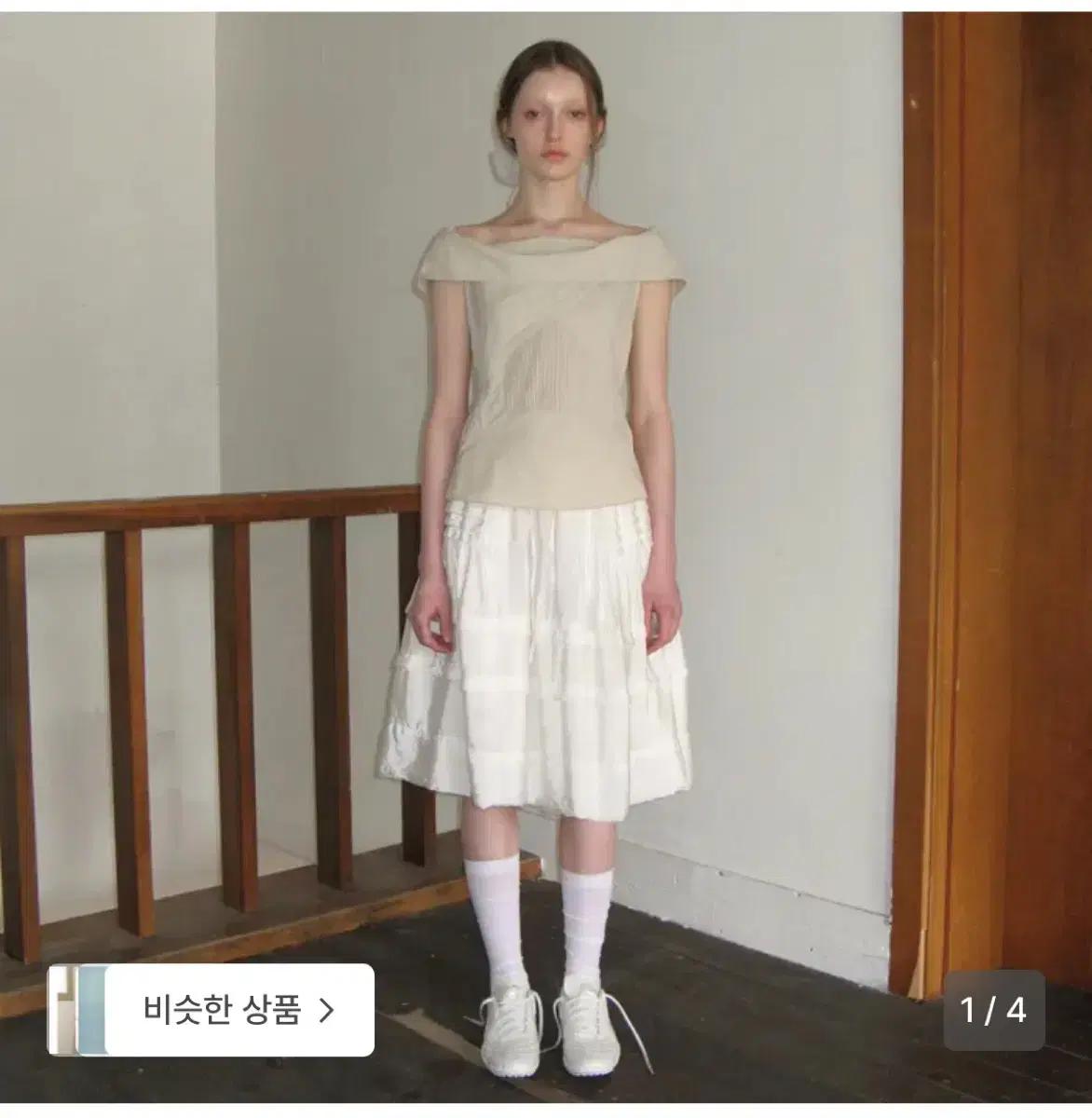 시눈 Off-Shoulder Pintuck Blouse 오프숄더