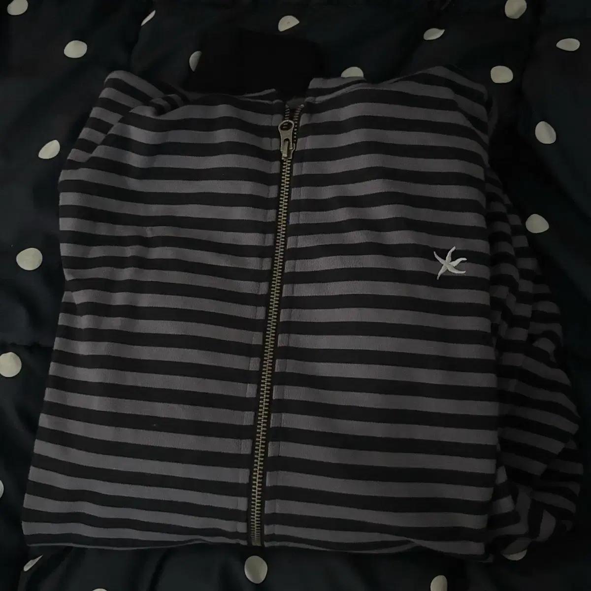 더콜디스트모먼트 후드집업 차콜