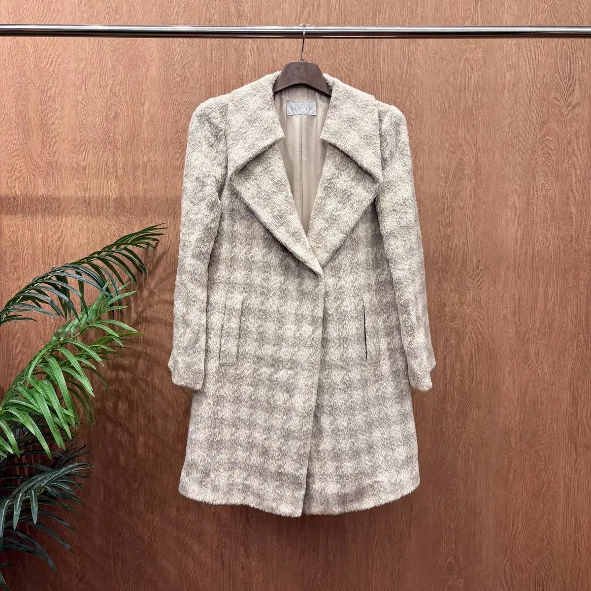 마인 울 블렌드 롱 코트 그레이 체크 패턴 슬릿 포켓 디테일 아이보리