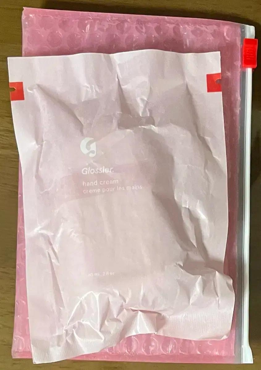 Glossier 글로시에 핸드크림 미개봉 새상품 + 지퍼백