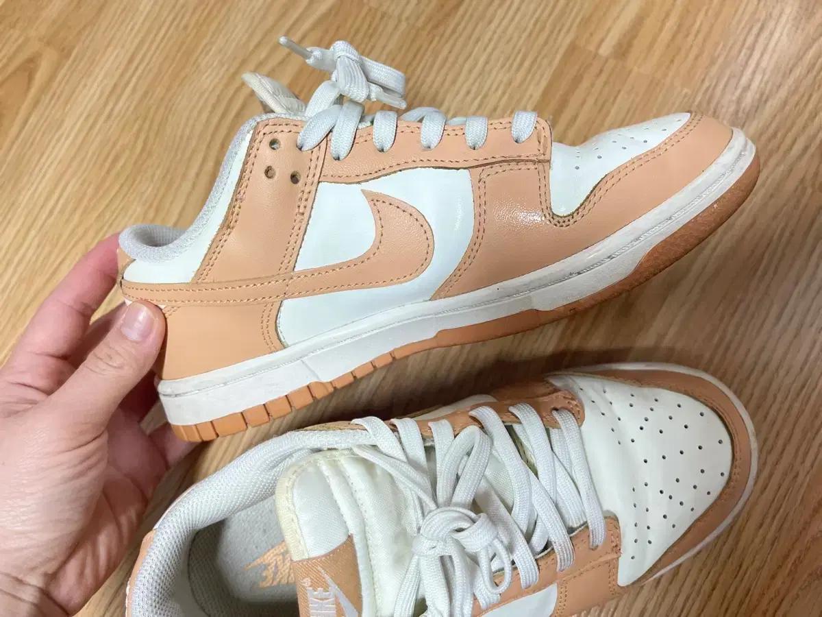 나이키 덩크 로우 화이트/코랄 여성 스니커즈