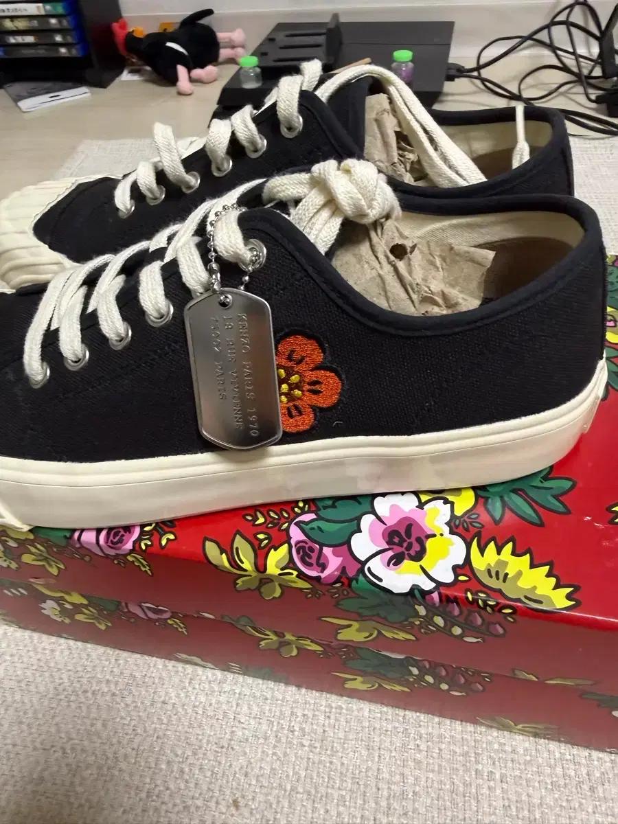 겐조 프라워 아플리캐 캔버스 스니커즈 42