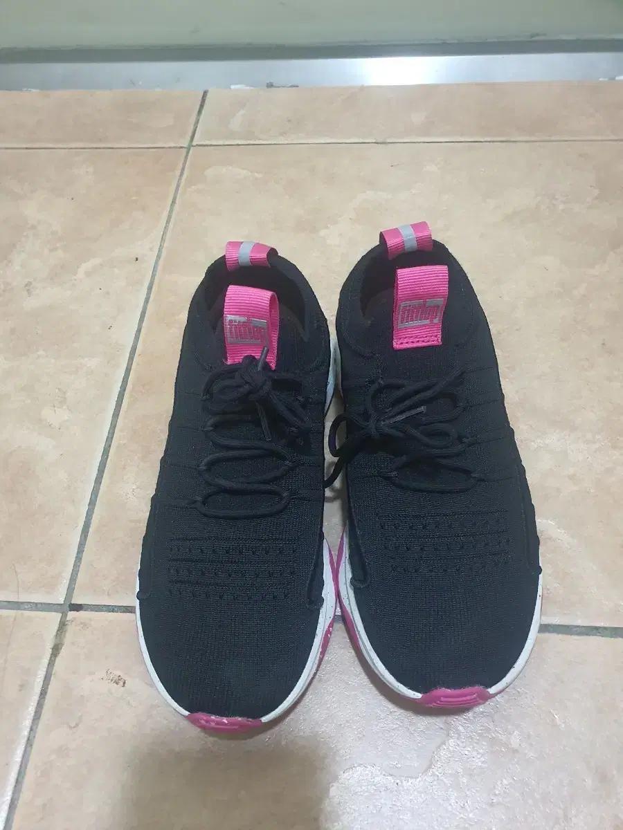 핏플랍 검정색 운동화 여성용