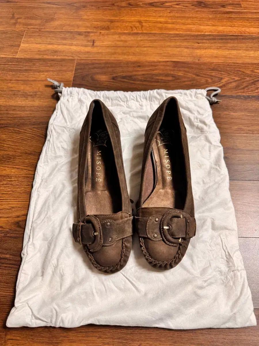 미소페 브라운 가죽 로퍼 단화