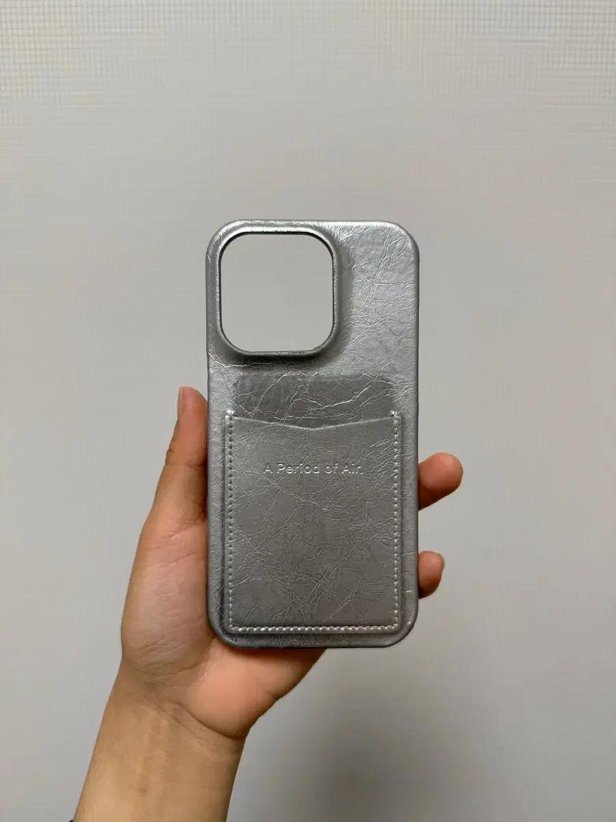 아포아 APOA 아이폰14pro 가죽 폰케이스 실버