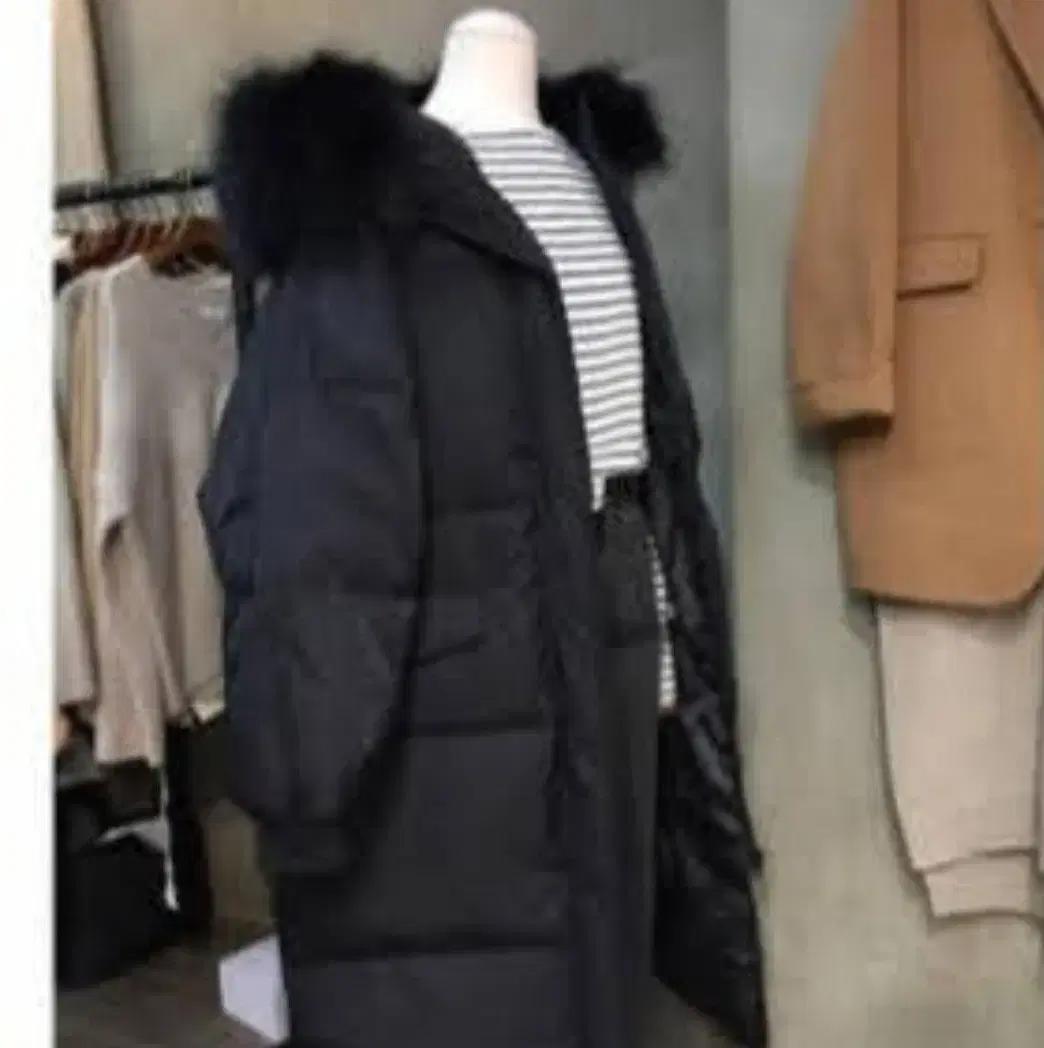 블랙 후드 오리털.라쿤퍼 롱 패딩