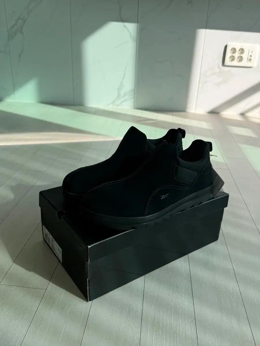 리복 비트닉 목 블랙 GX4478