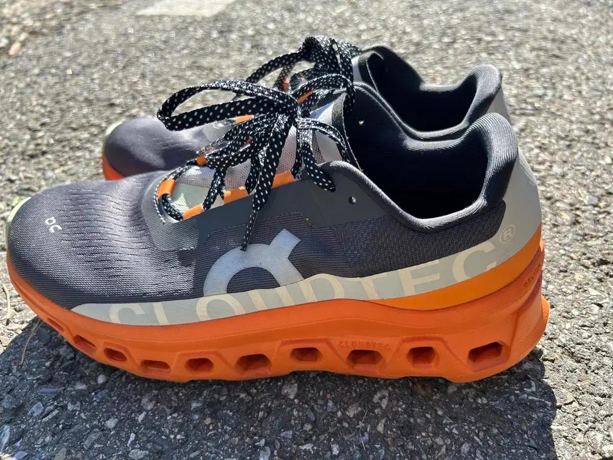 온러닝 클라우드몬스터 런닝화 onrunning