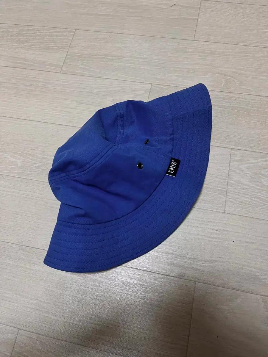 emis 이미스 버킷햇 블루