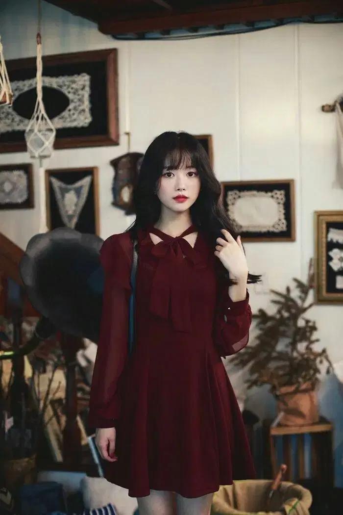 밀크코코아 버건디 시스루 쉬폰 프릴 소매 미니 원피스 연말룩 파티룩