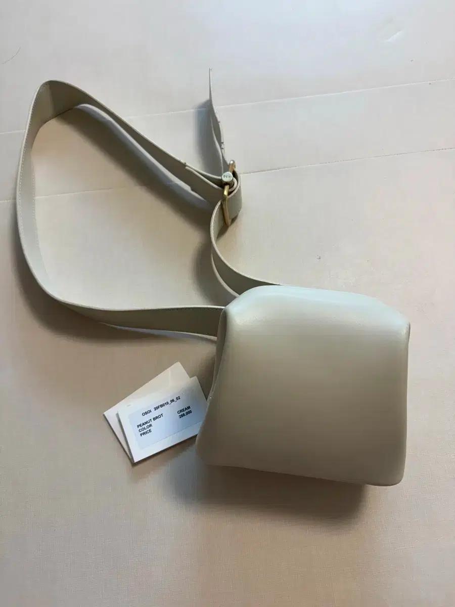 오소이 피넛브로트 크림색