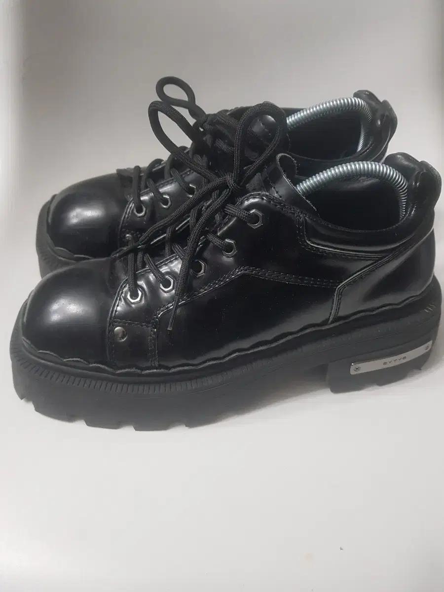 Eytys 더비. 블랙 플랫폼 슈즈.