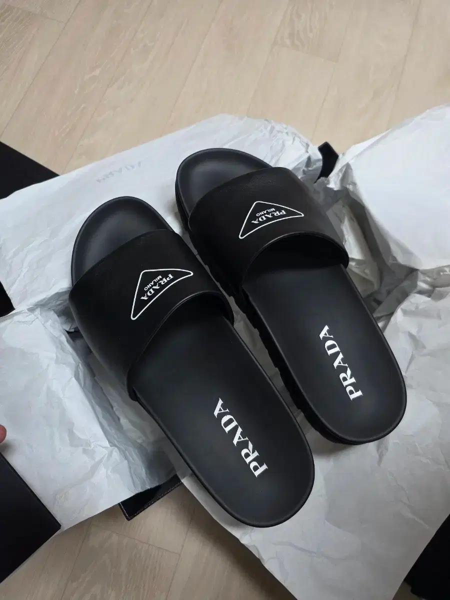 프라다 블랙 슬리퍼 삼각 로고 280 새상품