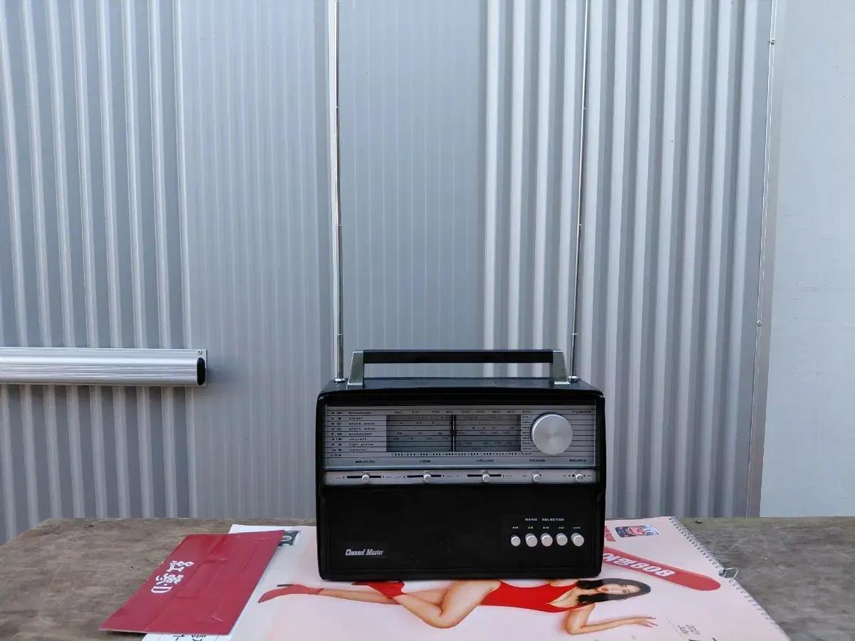빈티지 Channel Master 휴대용 라디오(근대사)