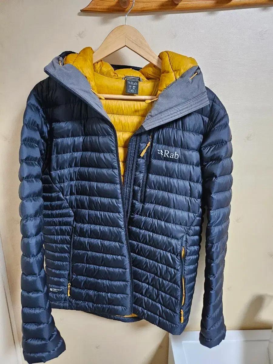L Rab 랩 마이크로라이트 알파인 패딩 벨루가